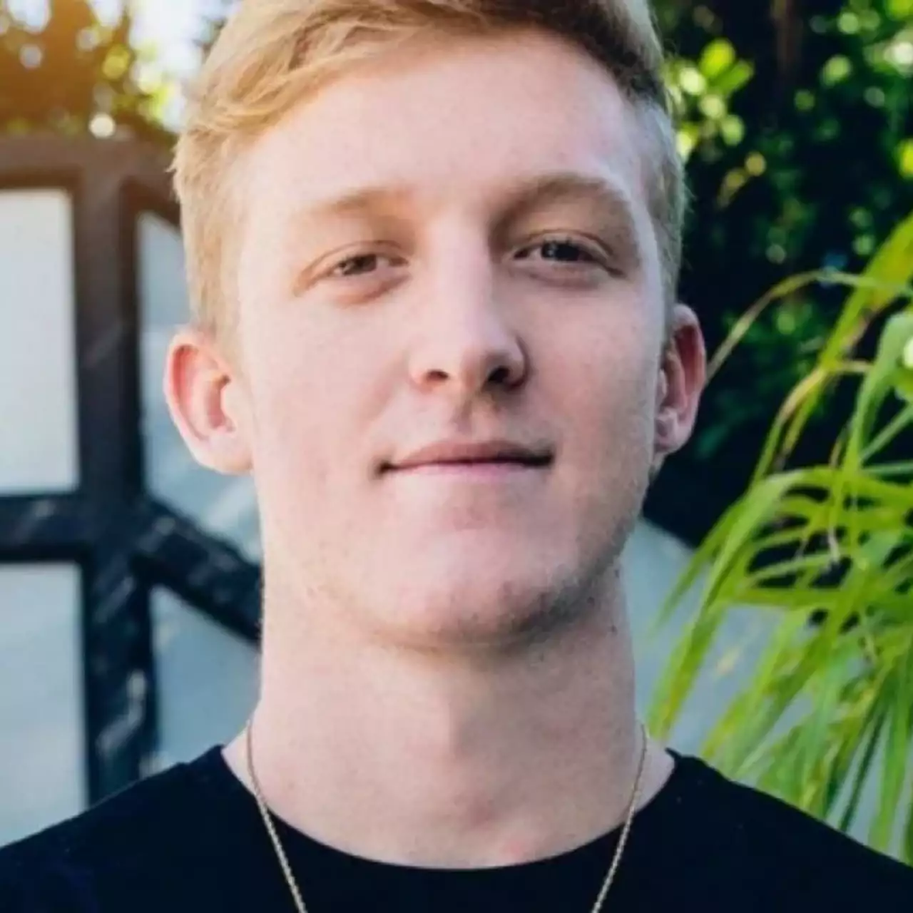 У популярного стримера Tfue украли часы за 40000 $ после турнира Fortnite x NFL У популярного стримера Tfue украли часы за 40000 $ после турнира Fortnite x NFL