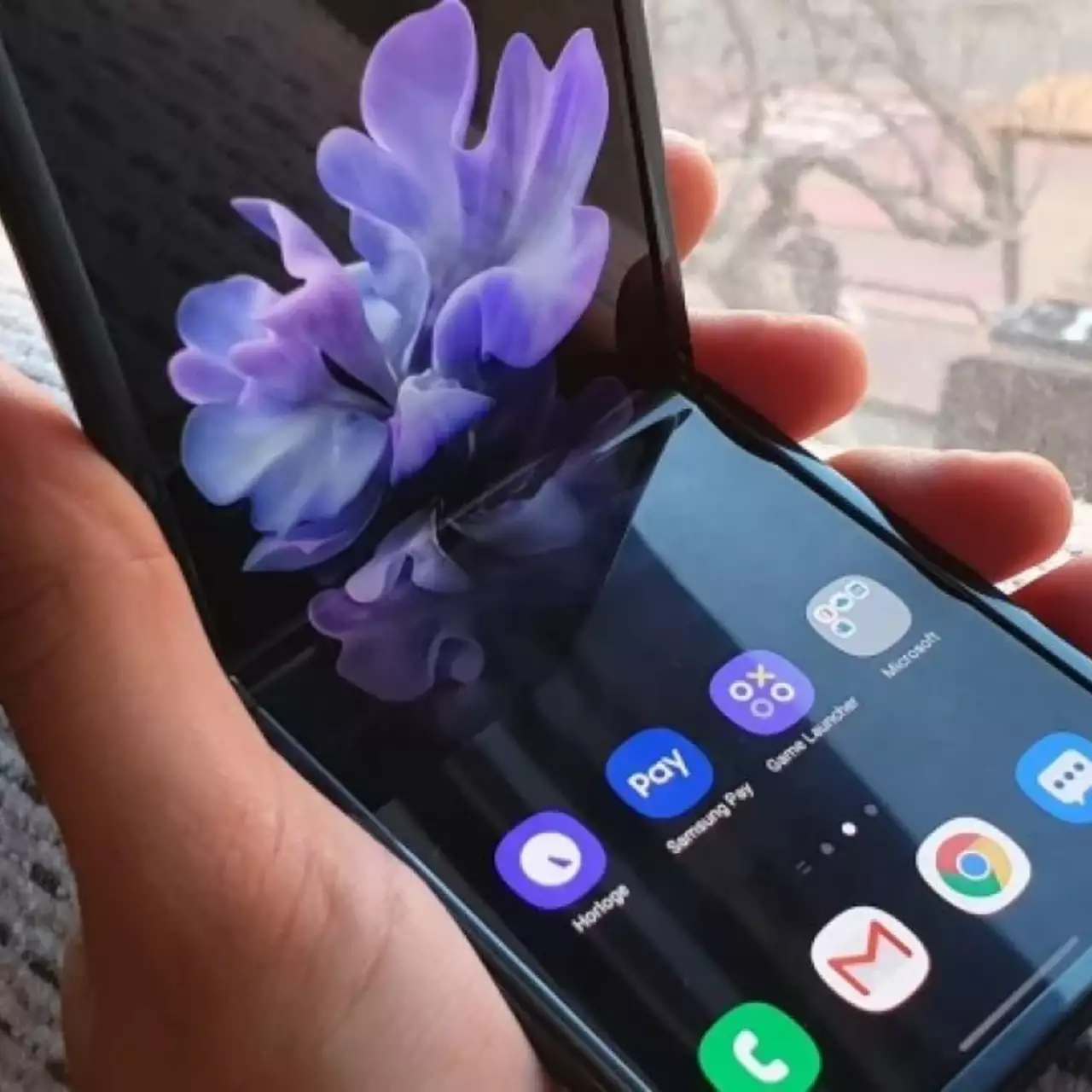 Samsung представила раскладушку с гибким экраном за 120 тыс. рублей и линейку телефонов S20 Samsung представила раскладушку с гибким экраном за 120 тыс. рублей и линейку телефонов S20