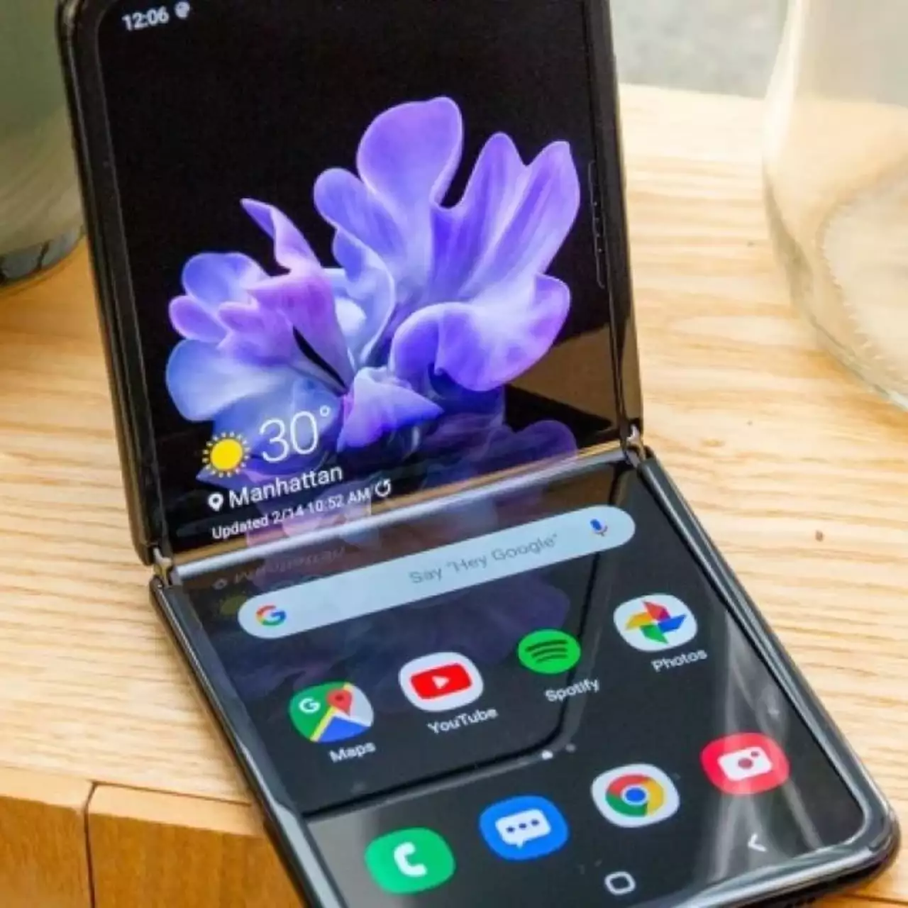 Samsung из-за коронавируса на время закрыла завод, где собирают складные Galaxy Z Flip и Galaxy Fold Samsung из-за коронавируса на время закрыла завод, где собирают складные Galaxy Z Flip и Galaxy Fold