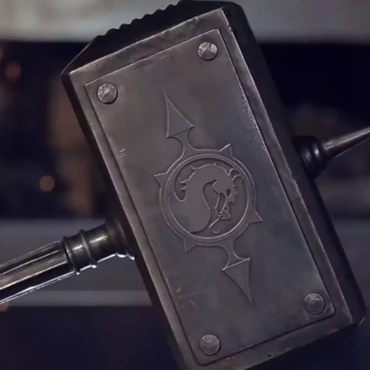 Российские ютуберы выковали молот Шао Кана из Mortal Kombat 11. Об этом их попросил Антон Логвинов Российские ютуберы выковали молот Шао Кана из Mortal Kombat 11. Об этом их попросил Антон Логвинов