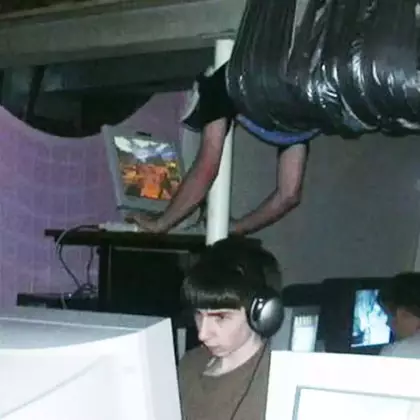 Про мем с приклеенным к потолку геймером, играющим в Counter-Strike, выпустят документалку