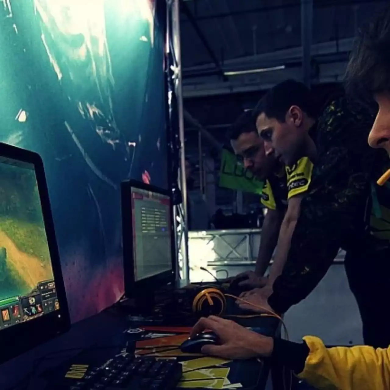 Питерский ВУЗ разрешил студентам сдавать зачеты по физкультуре, играя в Dota 2 и CS:GO