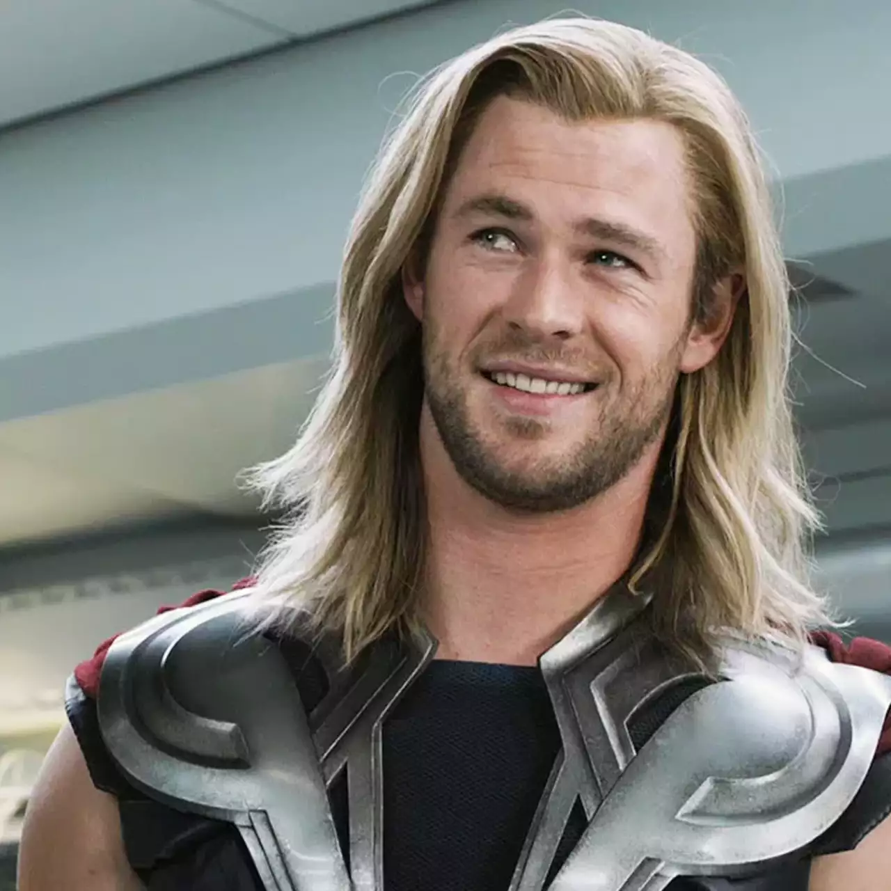 Фанат Marvel создал постер, на котором показал сразу две версии Тора — мужчину и женщину Фанат Marvel создал постер, на котором показал сразу две версии Тора — мужчину и женщину