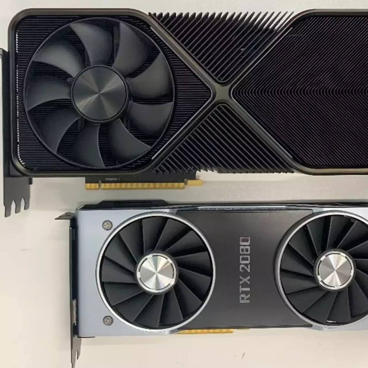 В сеть слили фотографии огромной NVIDIA GeForce RTX 3090