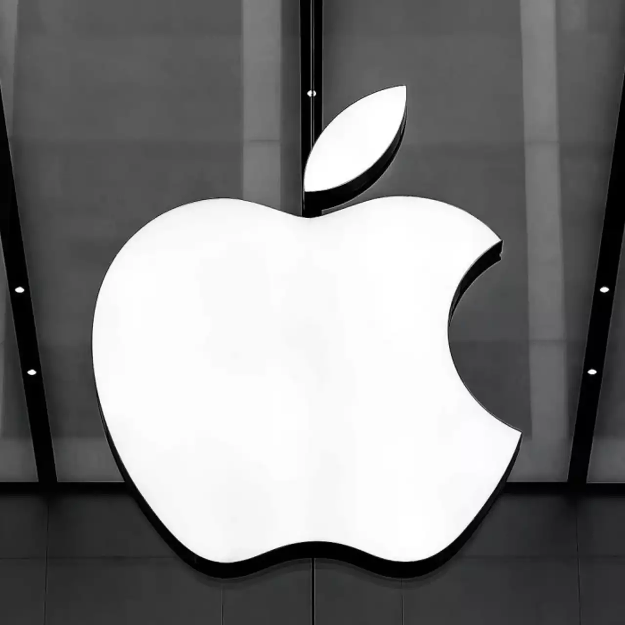 Ответный огонь. Apple подала в суд на Epic Games и потребовала компенсацию Ответный огонь. Apple подала в суд на Epic Games и потребовала компенсацию