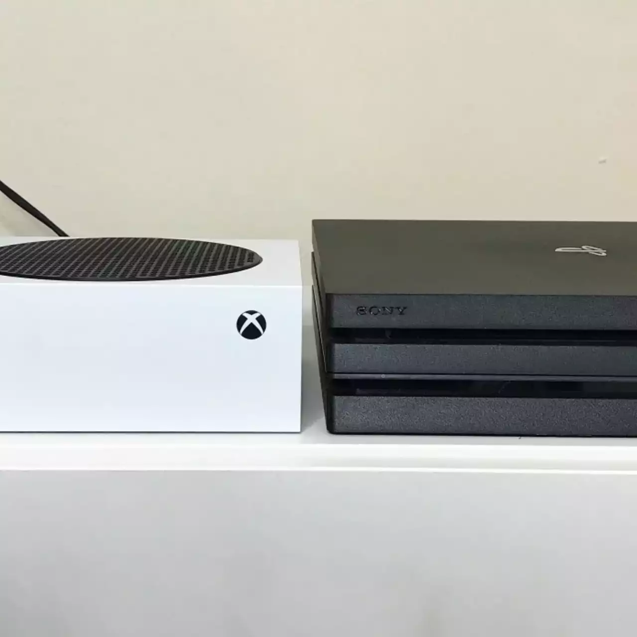 Новые Xbox сравнили с PS4, Switch и Xbox One. Консоли оказались не такими огромными Новые Xbox сравнили с PS4, Switch и Xbox One. Консоли оказались не такими огромными