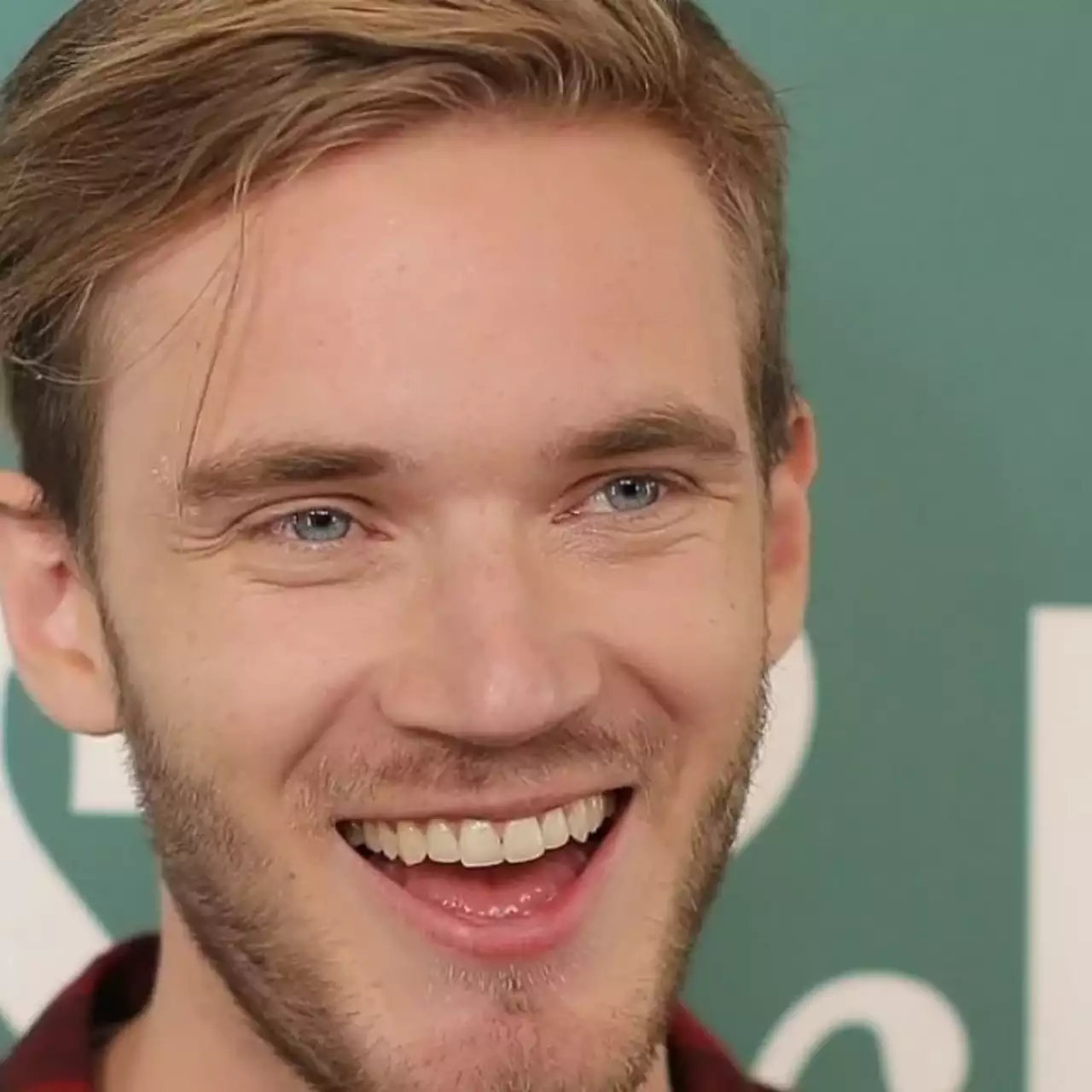Хакер взломал аккаунт PewDiePie в Minecraft и оставил ему сюрприз Хакер взломал аккаунт PewDiePie в Minecraft и оставил ему сюрприз