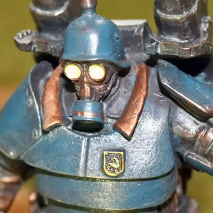 Открываем и разыгрываем коллекционку Iron Harvest с фигуркой внутри. Ее цена 6 000 рублей