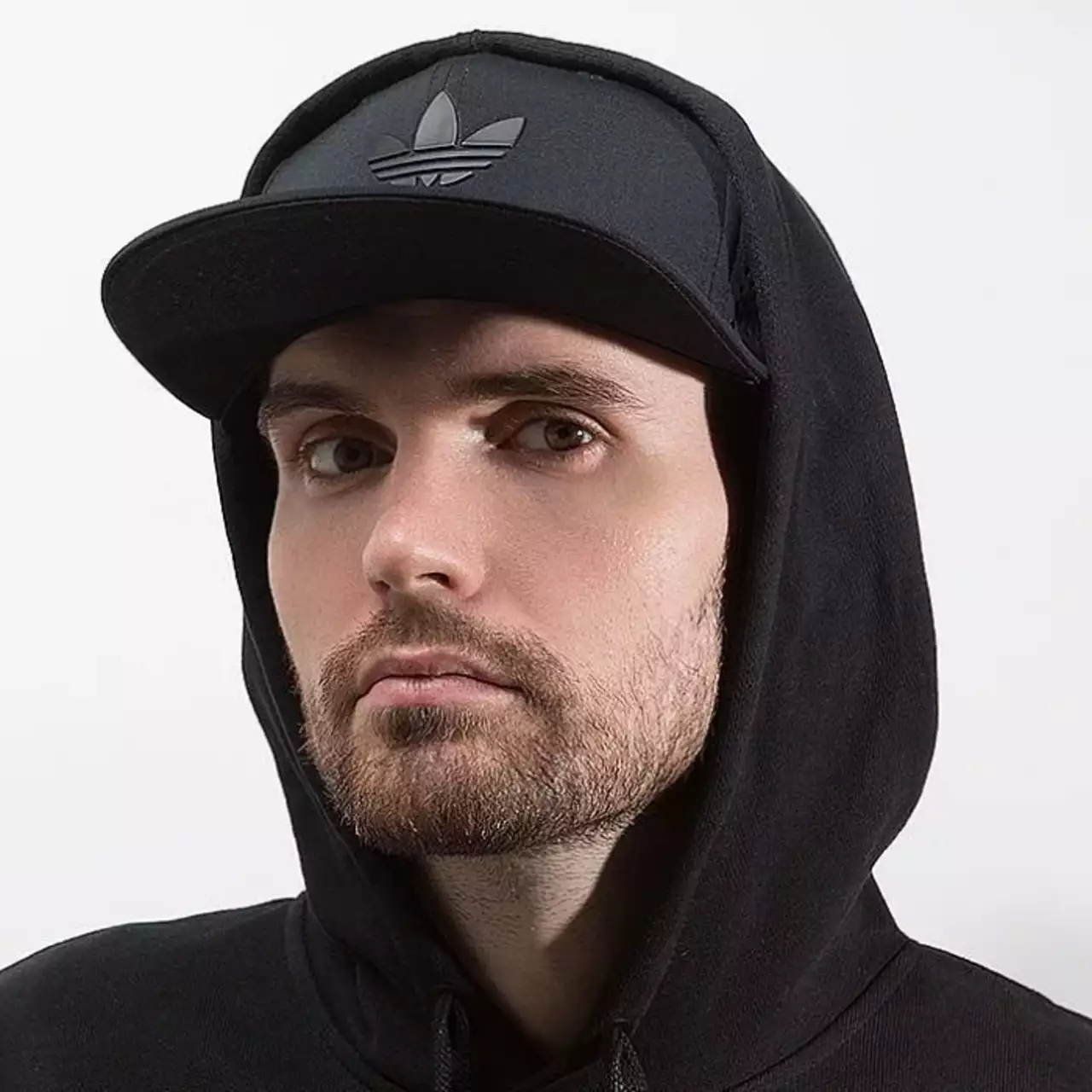 Noize MC выпустил официальный клип «Лига Легенд» по одноимённой игре Noize MC выпустил официальный клип «Лига Легенд» по одноимённой игре