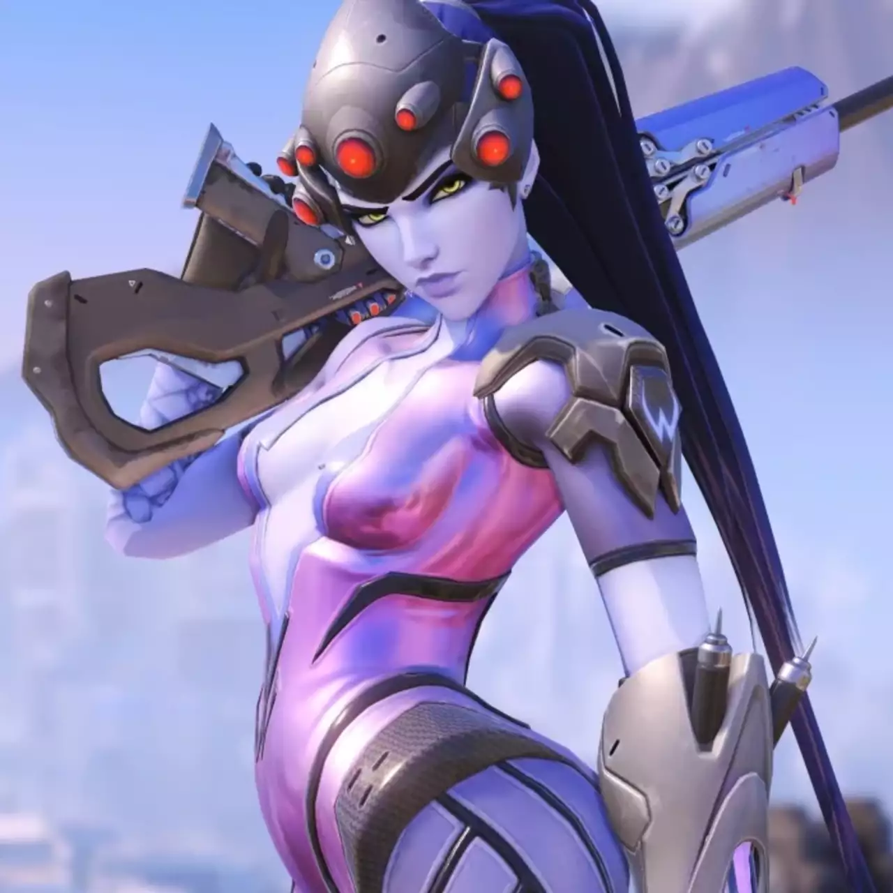 Девушка удачно закосплеила Роковую вдову из Overwatch и попала в топ Reddit