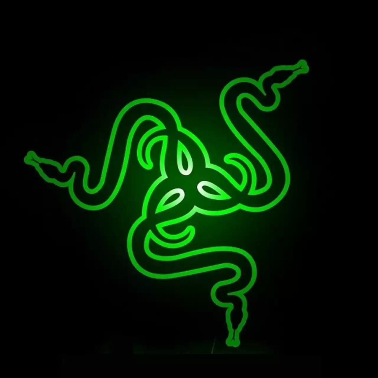 Razer представила кредитку для геймеров с кэшбеком и игровыми возможностями. Она светится при оплате