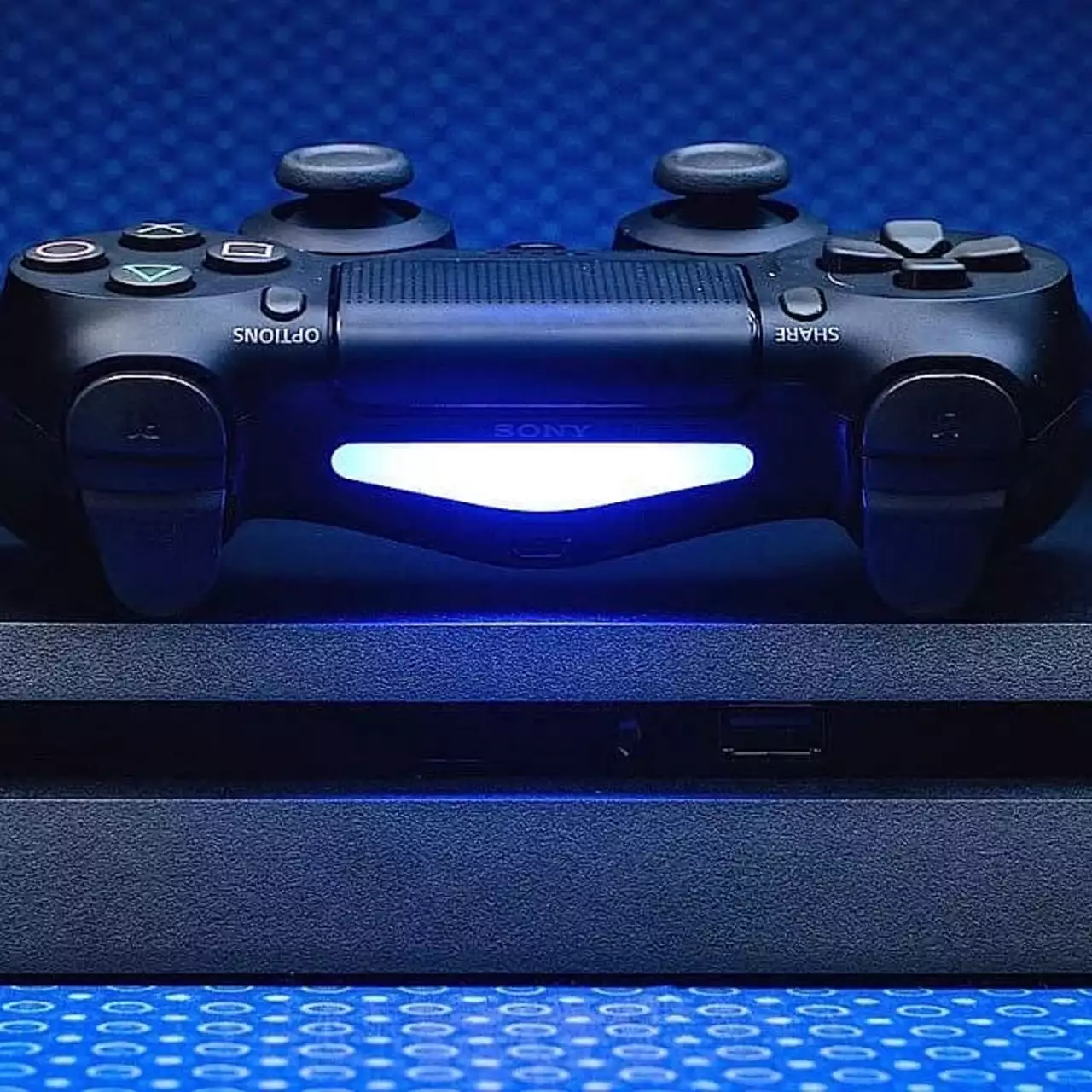 Sony выпустила бесплатную тему для PS4, но некоторые игроки недовольны. Вот почему Sony выпустила бесплатную тему для PS4, но некоторые игроки недовольны. Вот почему