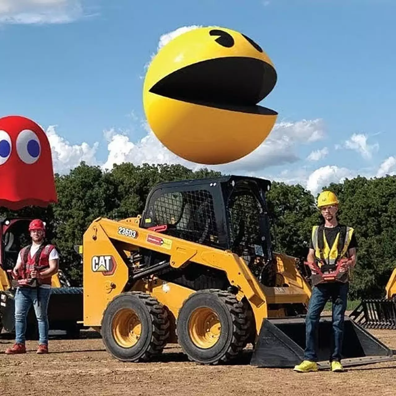 Съешь его! Водители погрузчиков сыграли в Pac-Man в реальности