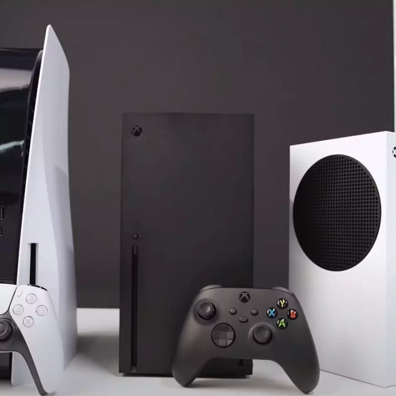 Блогер распаковал PS5 и сравнил с Xbox Series X. Консоль Microsoft теряется на фоне приставки Sony (видео) Блогер распаковал PS5 и сравнил с Xbox Series X. Консоль Microsoft теряется на фоне приставки Sony (видео)