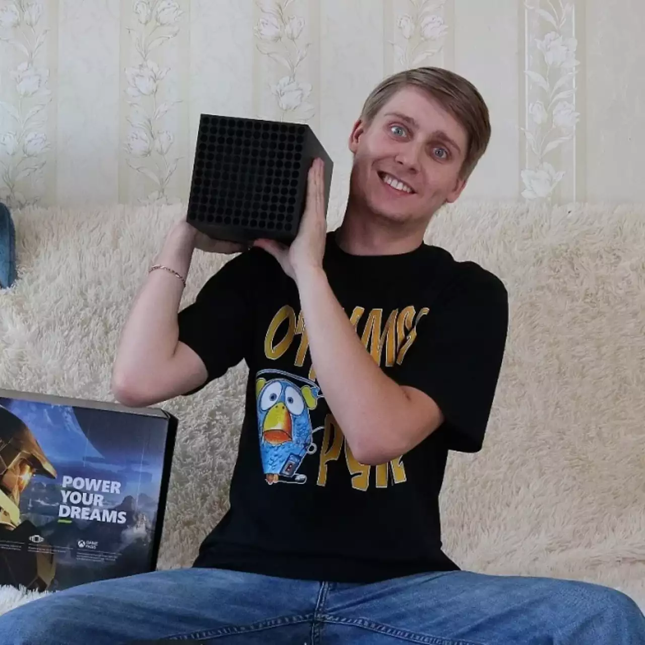 Видео: VGTimes распаковывает Xbox Series X и сравнивает ее с чайником Видео: VGTimes распаковывает Xbox Series X и сравнивает ее с чайником
