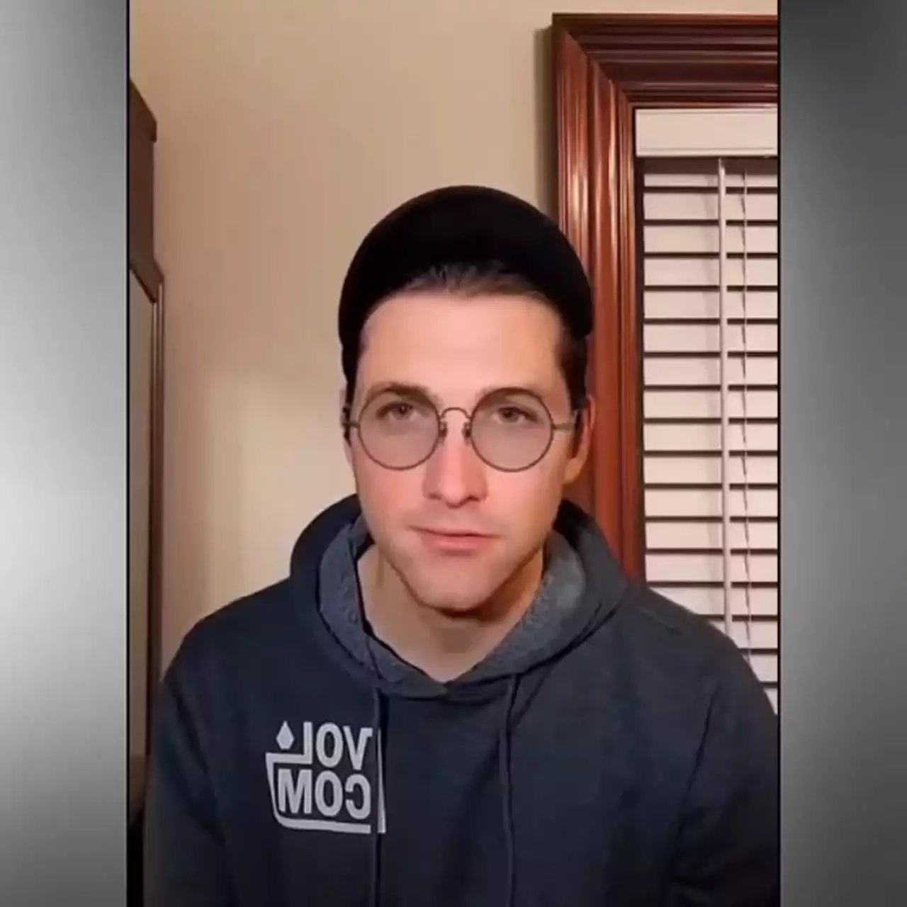 Парень создал дипфейк и несколько раз обманул зрителей. Видео вышло в топ Reddit Парень создал дипфейк и несколько раз обманул зрителей. Видео вышло в топ Reddit