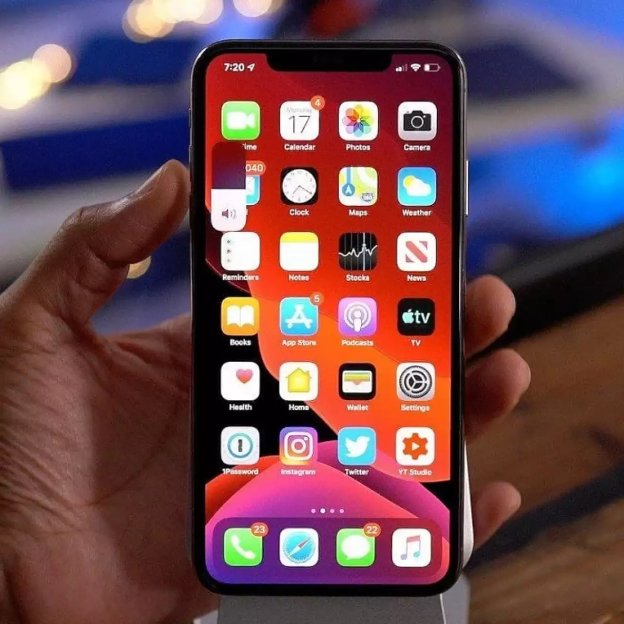 По пути Samsung и Xiaomi. iOS тоже начала показывать рекламу