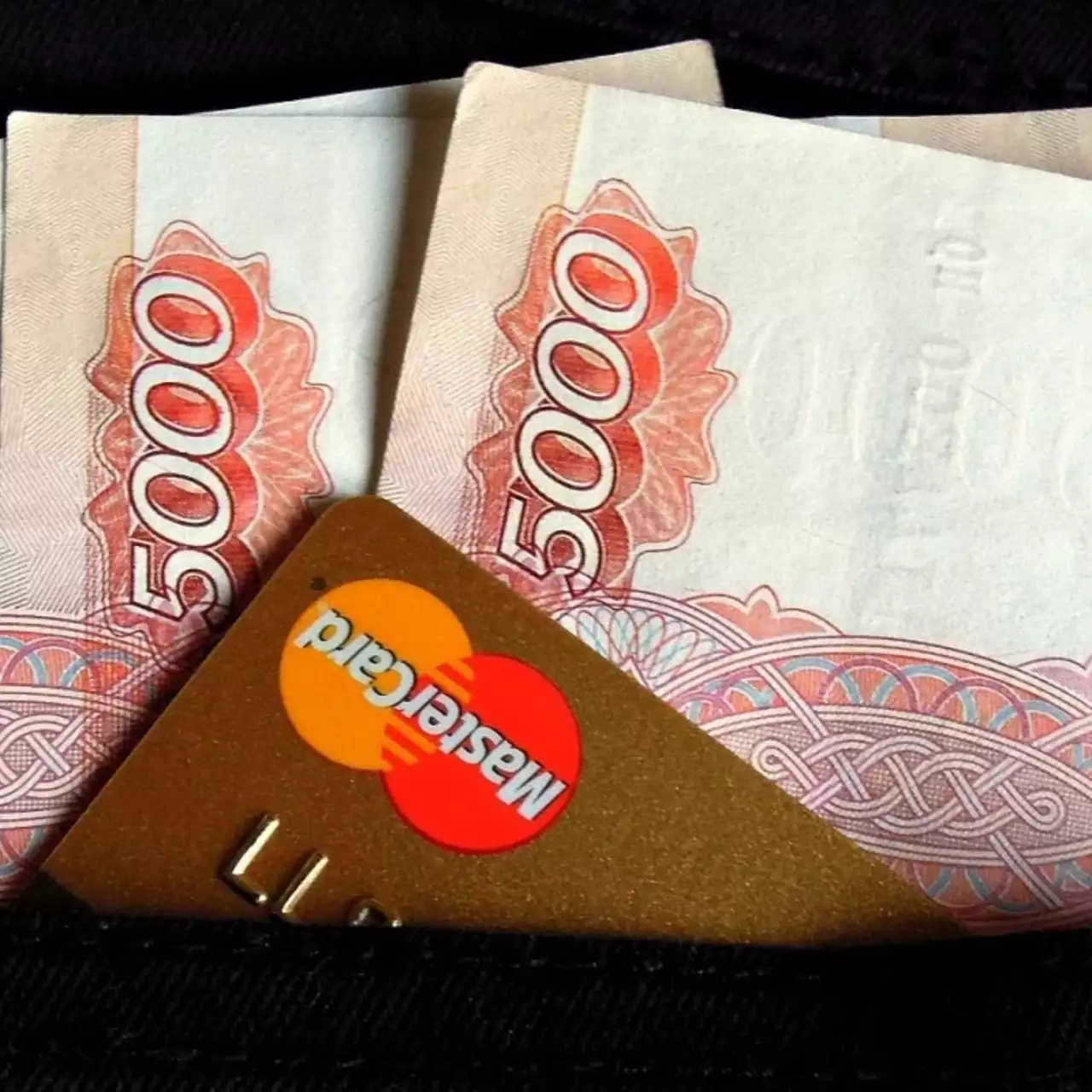 Школьник из Ногинска потратил почти 320 тыс. на мобильную игру. Его отец подал в суд