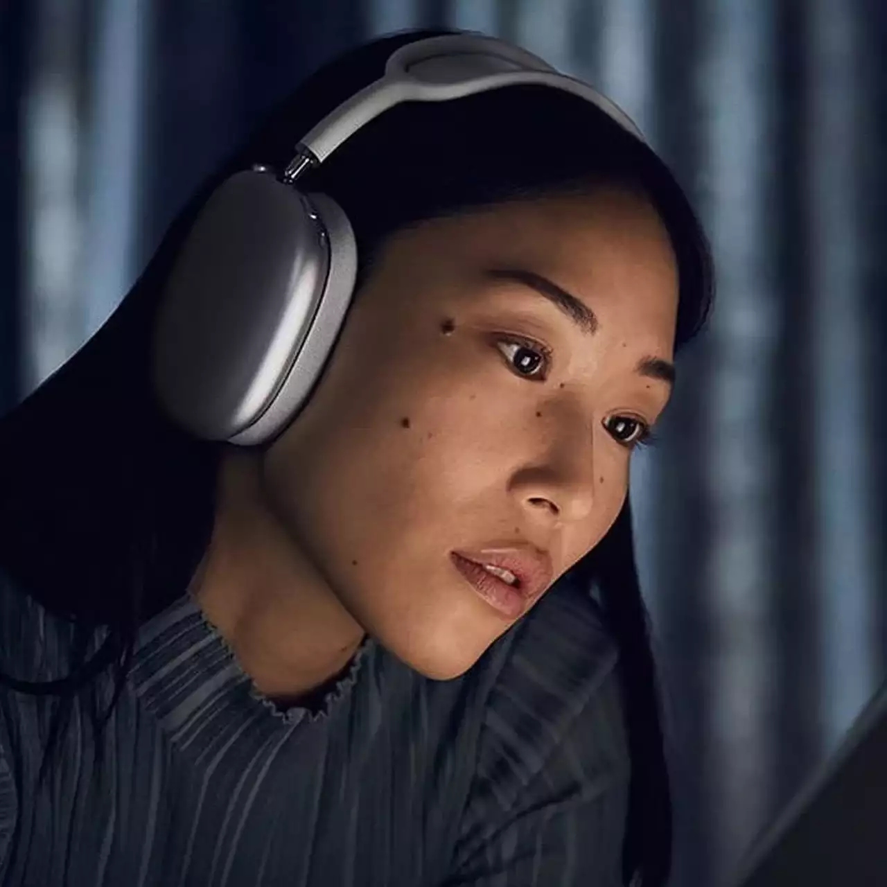 Apple AirPods Max — новые наушники с активным шумоподавлением. Вот сколько они стоят без кабеля Apple AirPods Max — новые наушники с активным шумоподавлением. Вот сколько они стоят без кабеля
