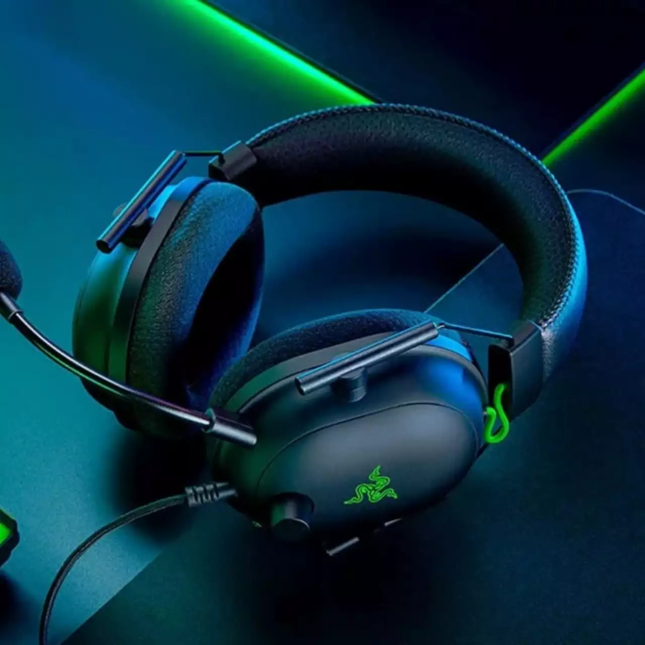 Обзор киберспортивной гарнитуры Razer BlackShark V2. Зачем наушникам звуковая USB-карта? Обзор киберспортивной гарнитуры Razer BlackShark V2. Зачем наушникам звуковая USB-карта?