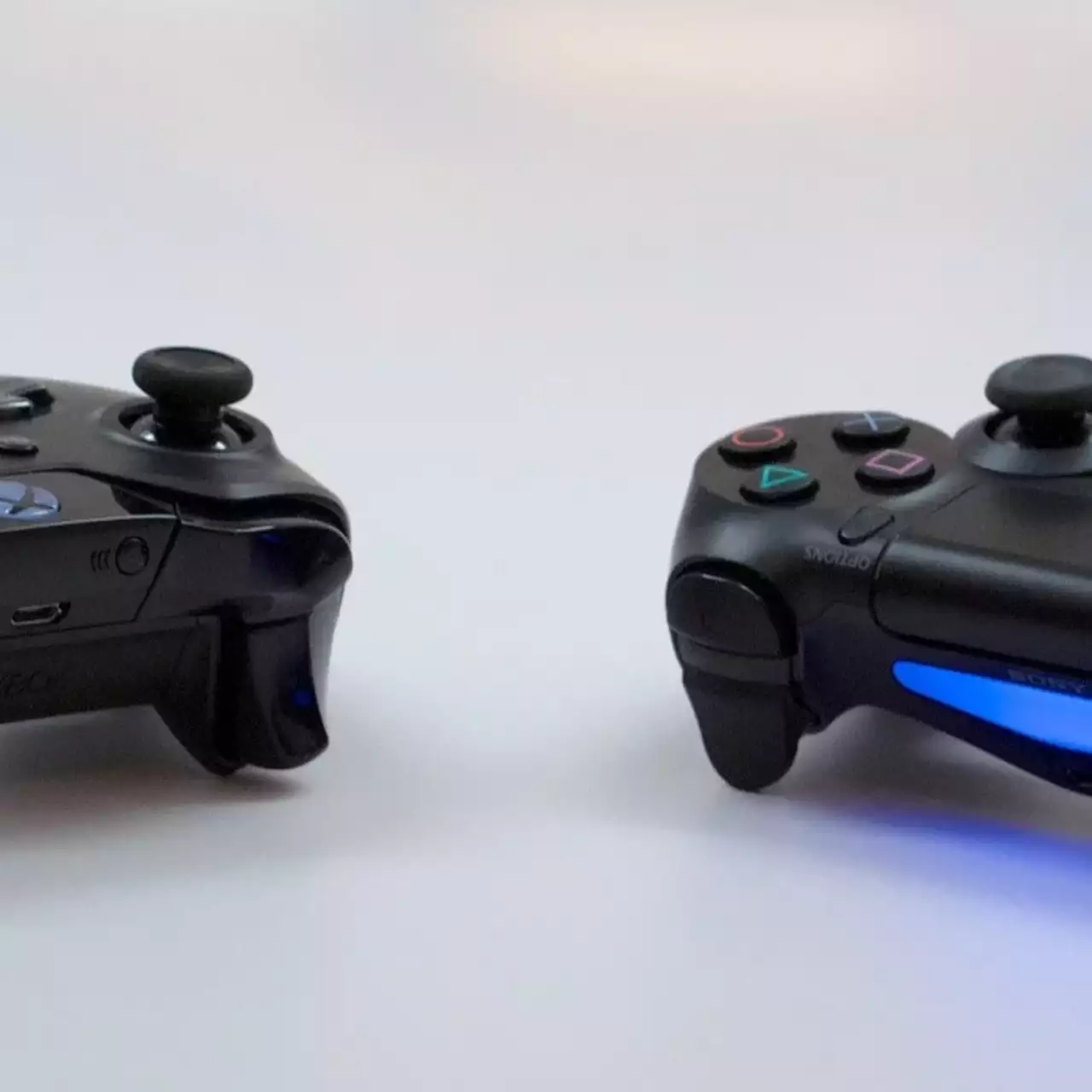 Не только Джекман и Рейнольдс воюют. Фанаты PS4 и Xbox One потроллили друг друга и попали в топ Reddit