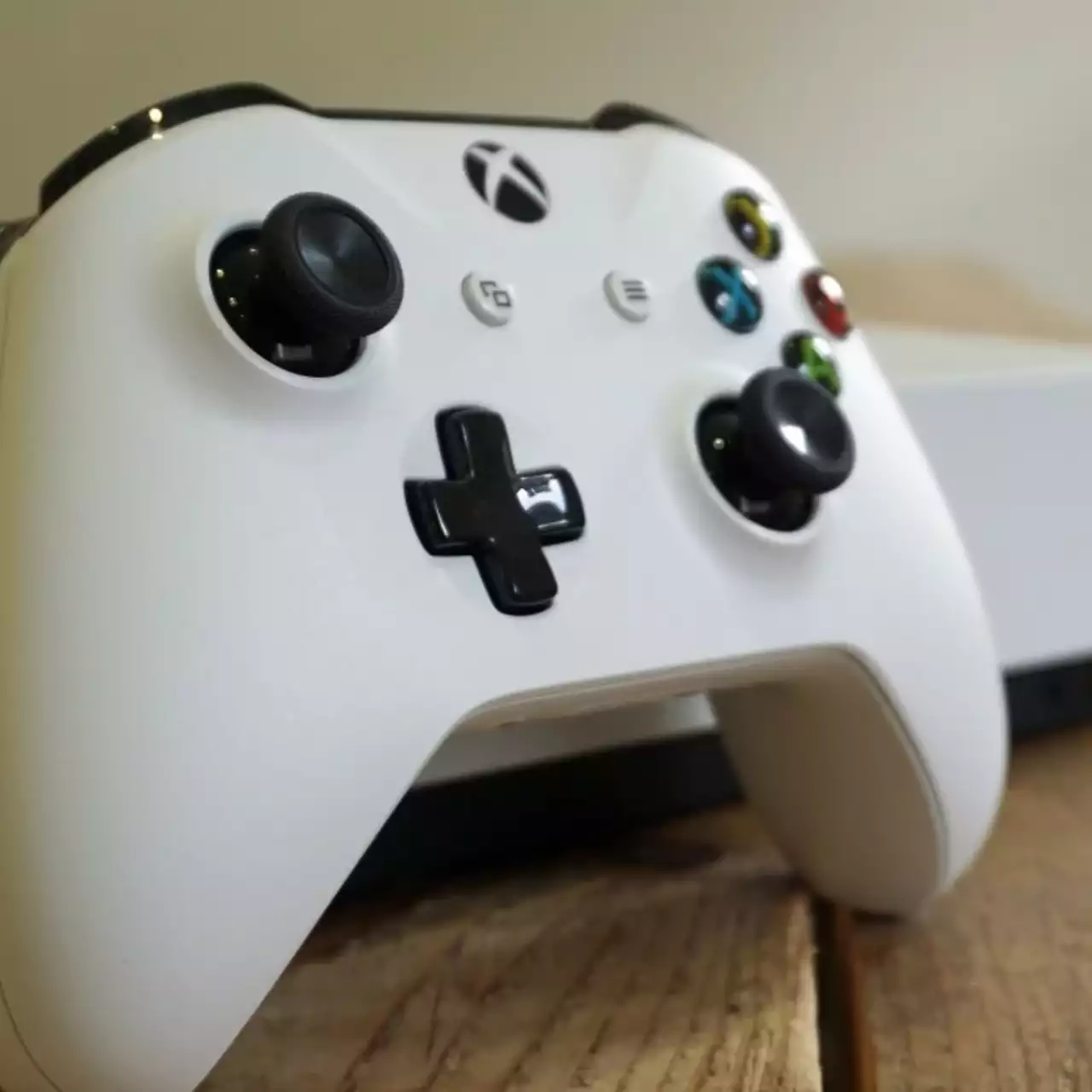 Видеообзор Xbox Series S. Почему я её себе не куплю, но ты можешь Видеообзор Xbox Series S. Почему я её себе не куплю, но ты можешь