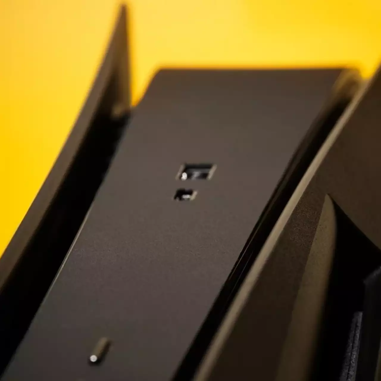 «Засуди нас, Sony»: производитель корпусов для PS5 показал черную матовую версию консоли