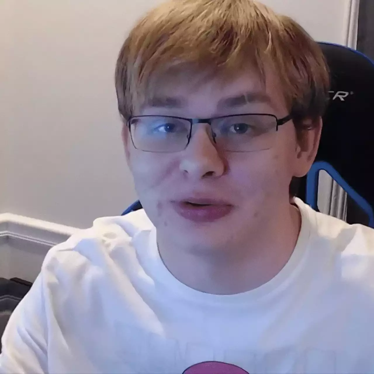 Популярного YouTube-блогера обвинили в педофилии. Несовершеннолетняя девушка опубликовала откровенную переписку