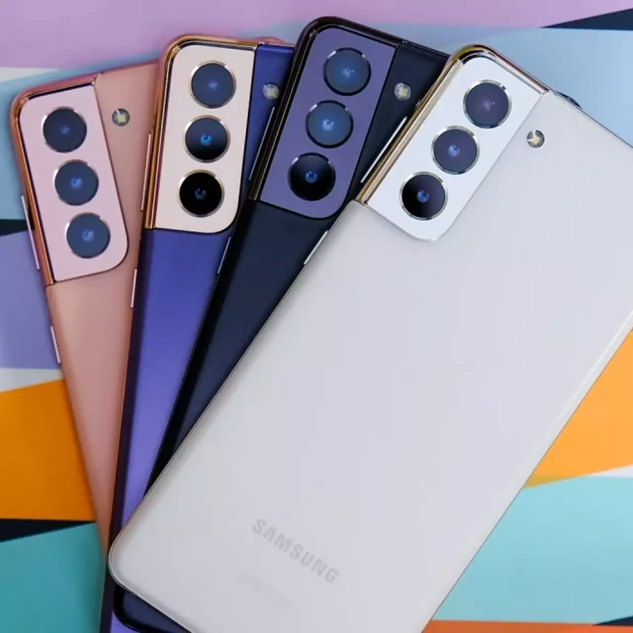 Samsung анонсировала флагманские смартфоны Galaxy S21, S21+ и S21 Ultra. Зарядка в комплект не входит Samsung анонсировала флагманские смартфоны Galaxy S21, S21+ и S21 Ultra. Зарядка в комплект не входит