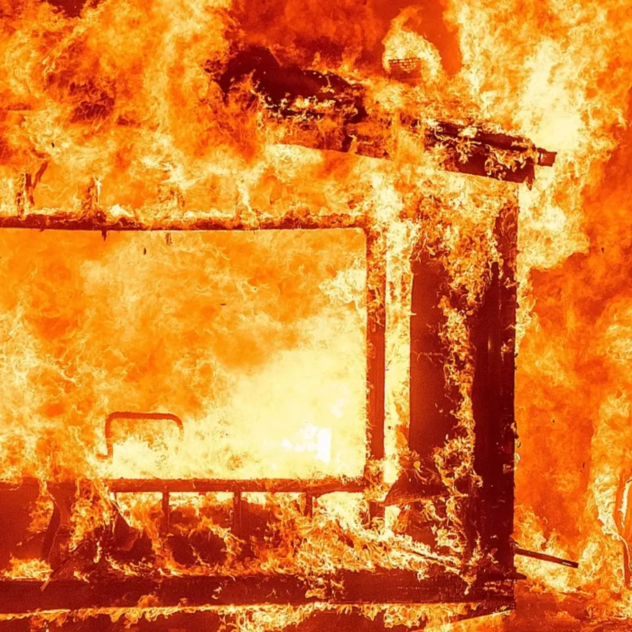Новость огонь: в России предлагают запретить эмодзи с огнём и выражения «огонь» и «жжём» Новость огонь: в России предлагают запретить эмодзи с огнём и выражения «огонь» и «жжём»