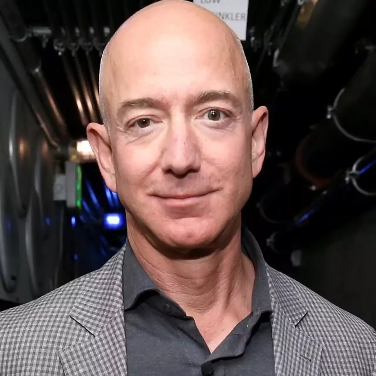 Самый богатый человек в мире Джефф Безос покинул пост гендиректора Amazon Самый богатый человек в мире Джефф Безос покинул пост гендиректора Amazon
