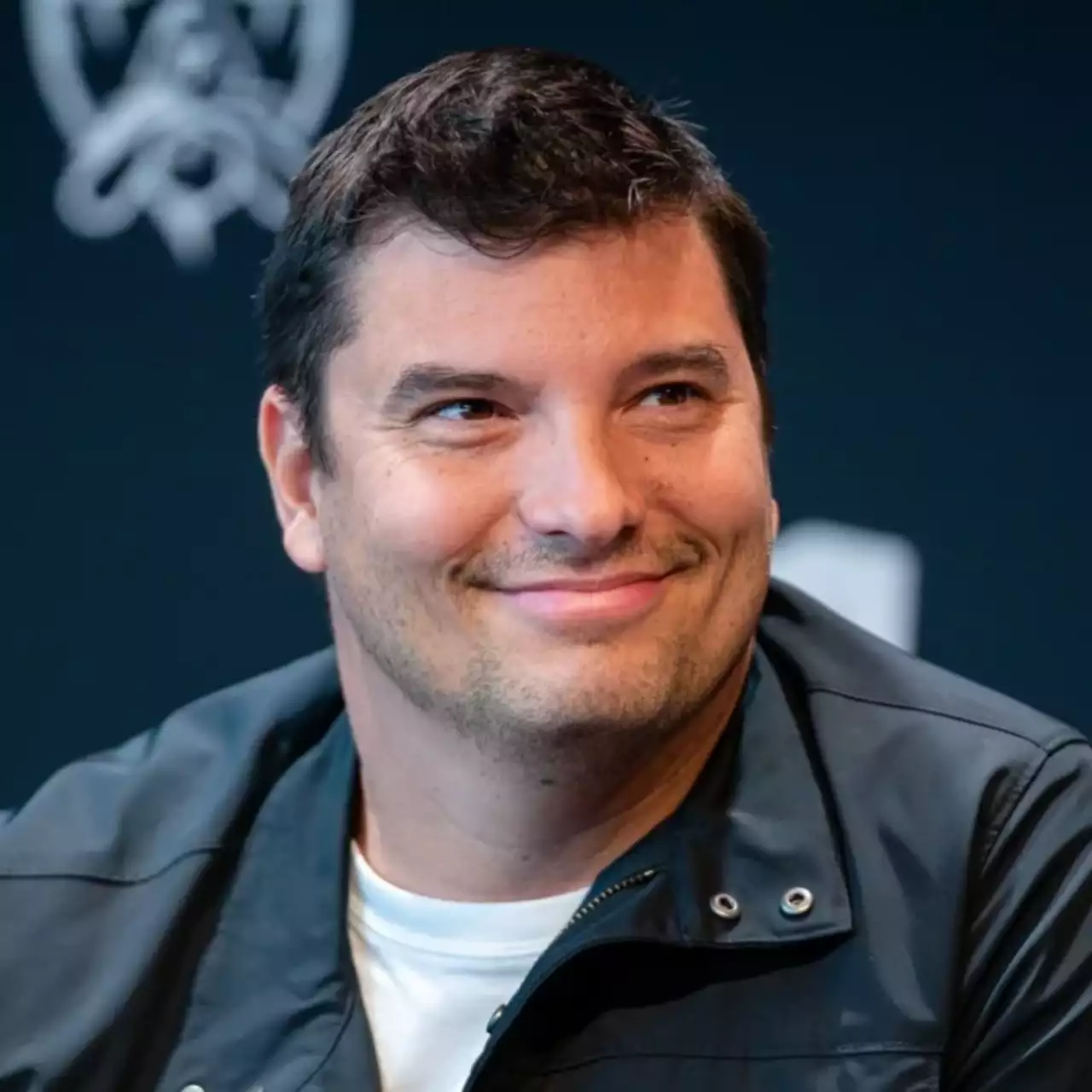 Призывал быть женственной: главу Riot Games обвинили в сексуальных домогательствах Призывал быть женственной: главу Riot Games обвинили в сексуальных домогательствах