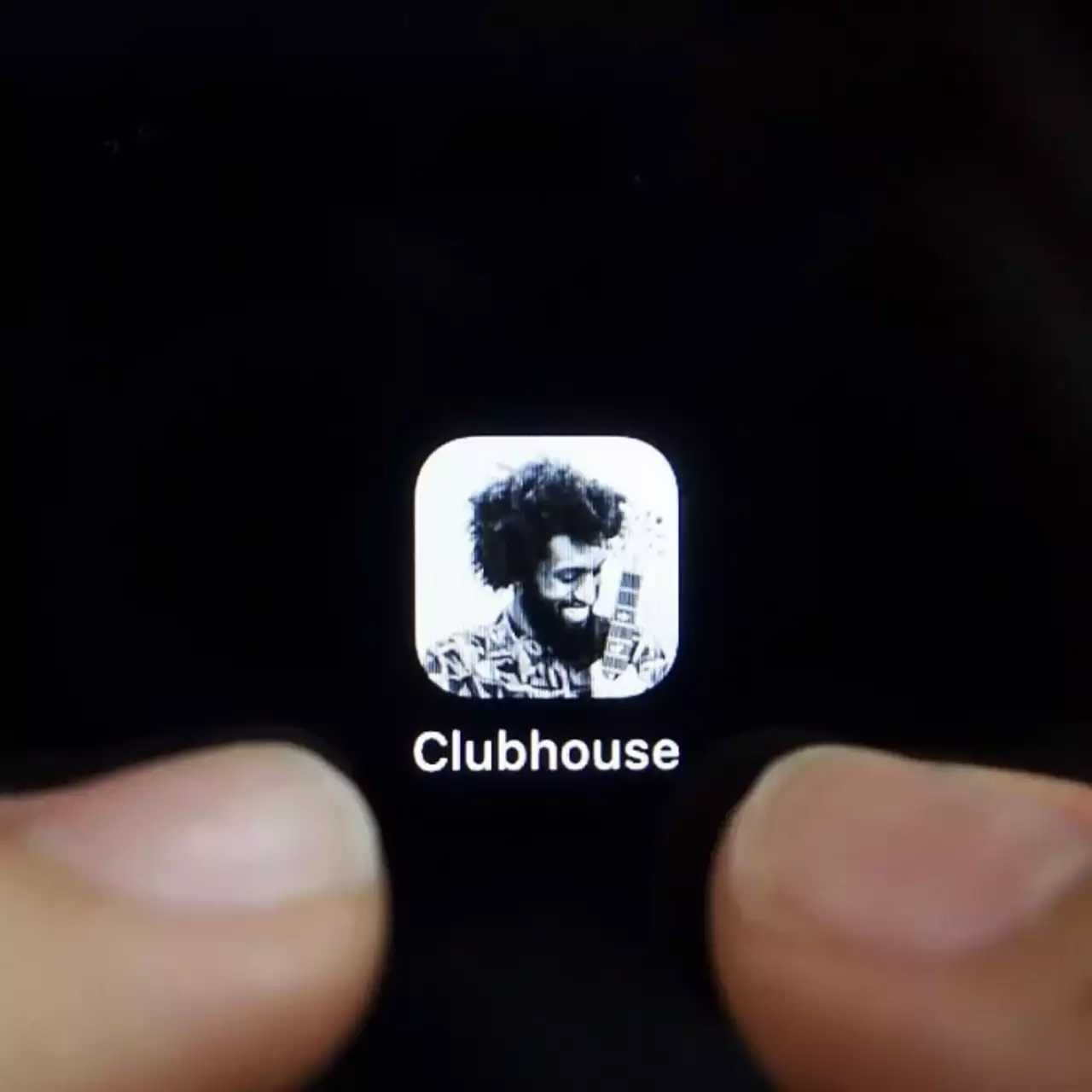 Bloomberg: в закрытой соцсети Clubhouse утечка. Пользователь записывал разговоры нескольких участников Bloomberg: в закрытой соцсети Clubhouse утечка. Пользователь записывал разговоры нескольких участников
