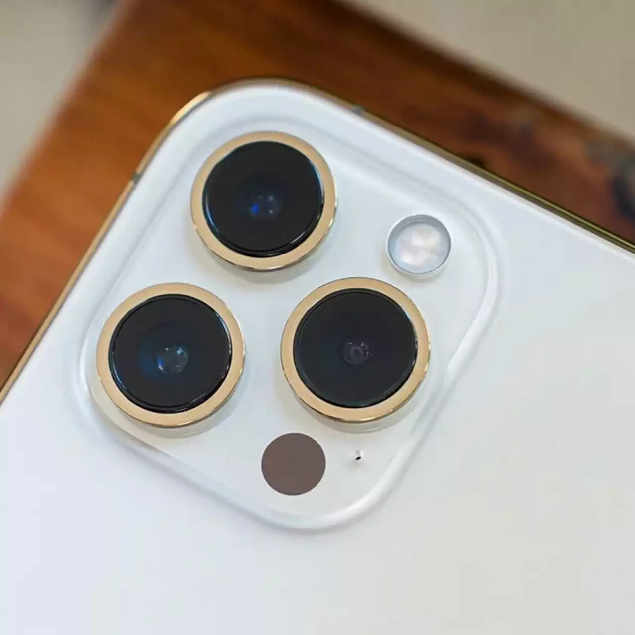 Китаянка заказала iPhone 12 Pro Max на сайте Apple, а ей пришел яблочный йогурт