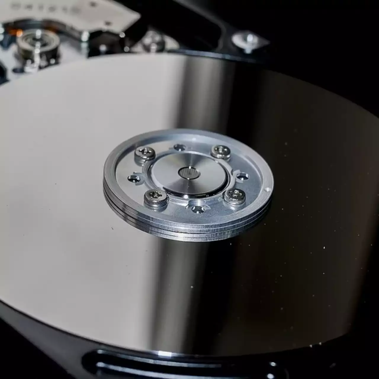 Seagate обещает довести ёмкость жёстких дисков до 120 ТБ и выше после 2030 года Seagate обещает довести ёмкость жёстких дисков до 120 ТБ и выше после 2030 года