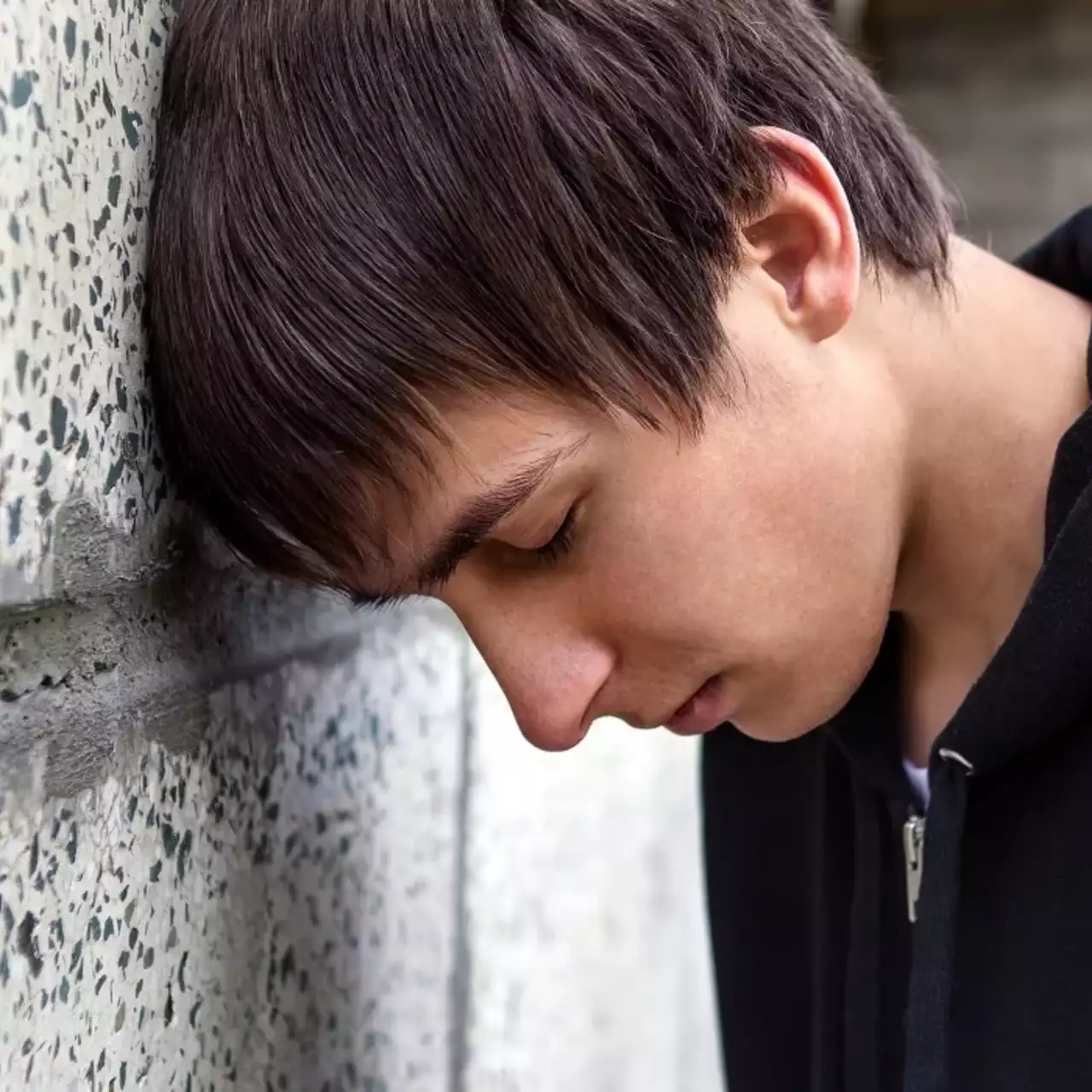 В Балашихе 13-летний подросток потратил 6 000 рублей на онлайн-игры с карты матери, а когда это вскрылось свёл счёты с жизнью