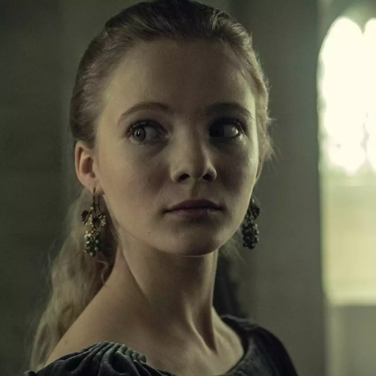 Цири из сериала «Ведьмак» рассказала об окончании съёмок в соцсетях
