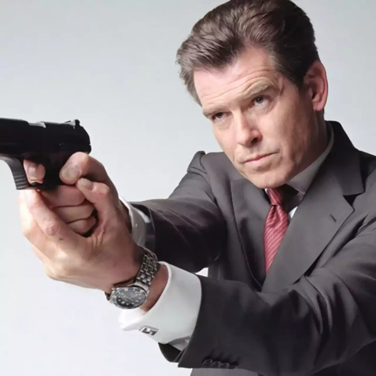 Агент 007 из 90-х назвал двух лучших кандидатов на роль нового Джеймса Бонда. Один из них — звезда «Венома» Агент 007 из 90-х назвал двух лучших кандидатов на роль нового Джеймса Бонда. Один из них — звезда «Венома»