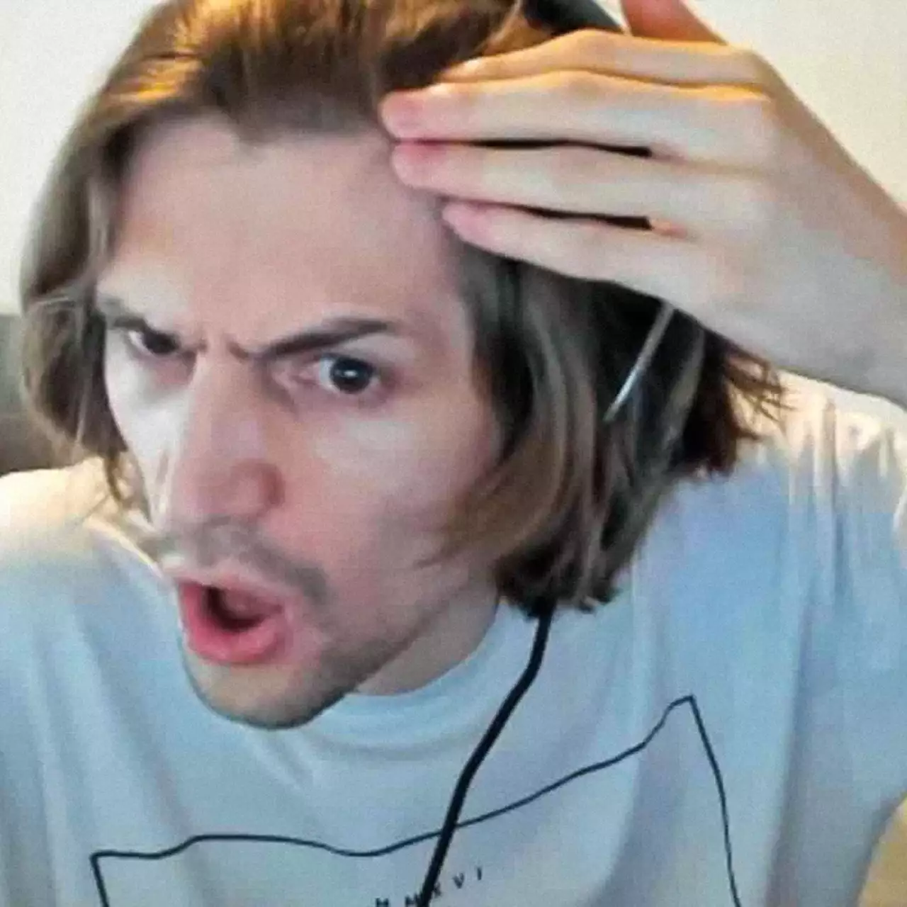 В дом популярного стримера xQc вломился вооружённый мужчина. Звезде Twitch пришлось переехать