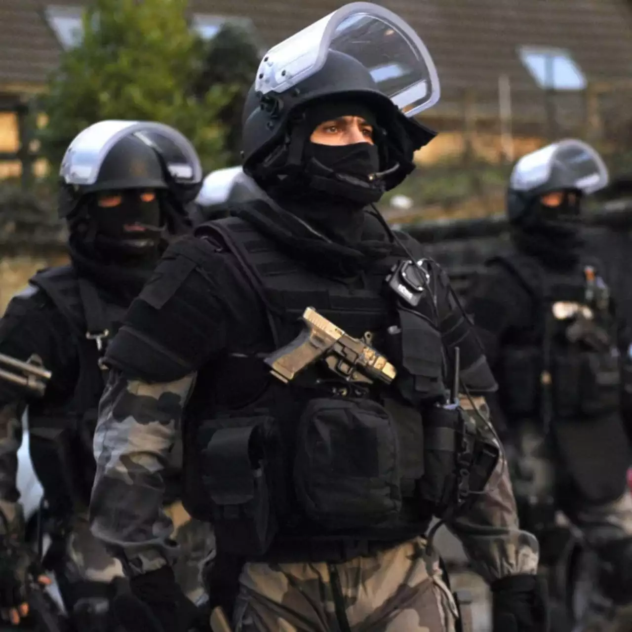 Вооружённые полицейские в прямом эфире ворвались к стримеру домой Вооружённые полицейские в прямом эфире ворвались к стримеру домой