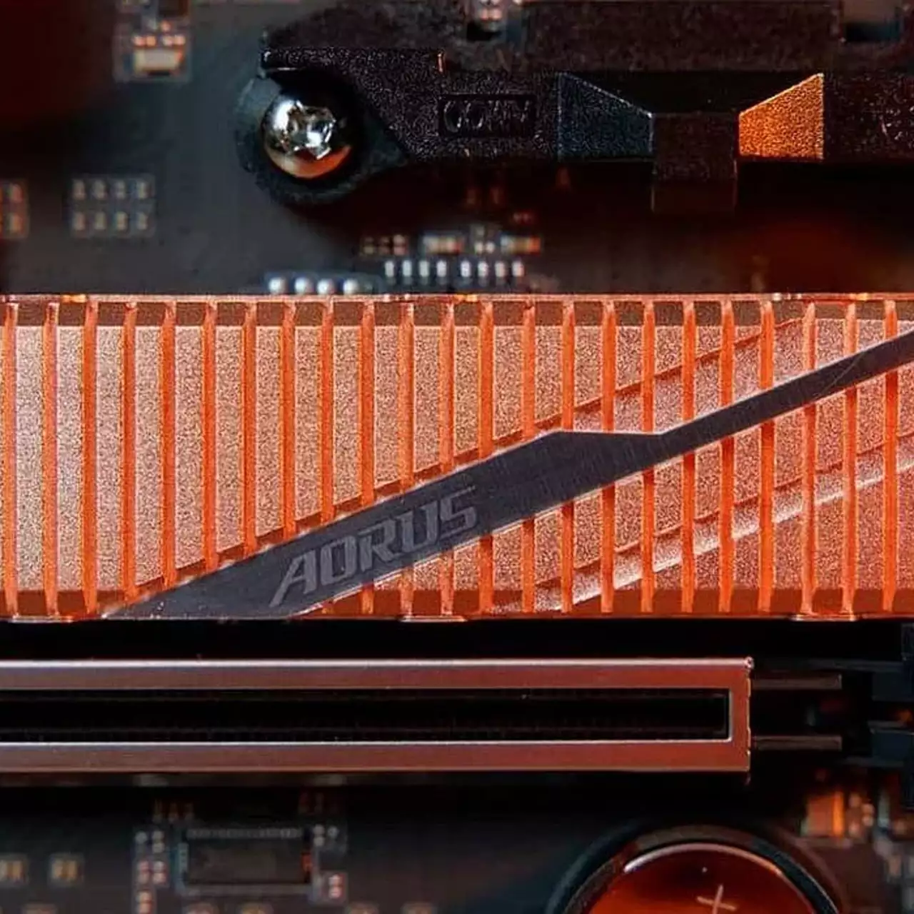 Представлен SSD с невероятной скоростью чтения под несуществующие материнские платы Представлен SSD с невероятной скоростью чтения под несуществующие материнские платы