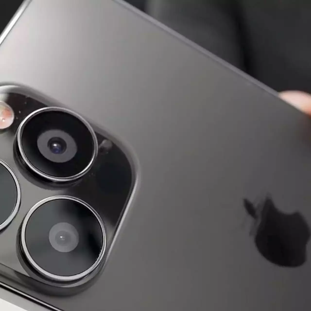 Появилось первое сравнение камер iPhone 13 Pro Max и Samsung Galaxy S21 Ultra Появилось первое сравнение камер iPhone 13 Pro Max и Samsung Galaxy S21 Ultra