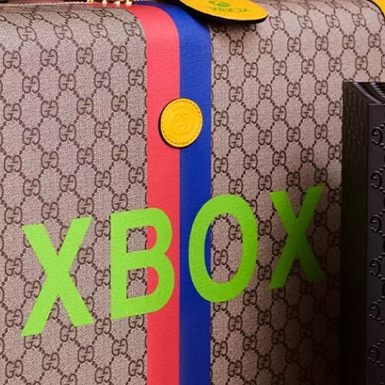 Модный гейминг — дом Gucci показал чемодан для Xbox Series X Модный гейминг — дом Gucci показал чемодан для Xbox Series X