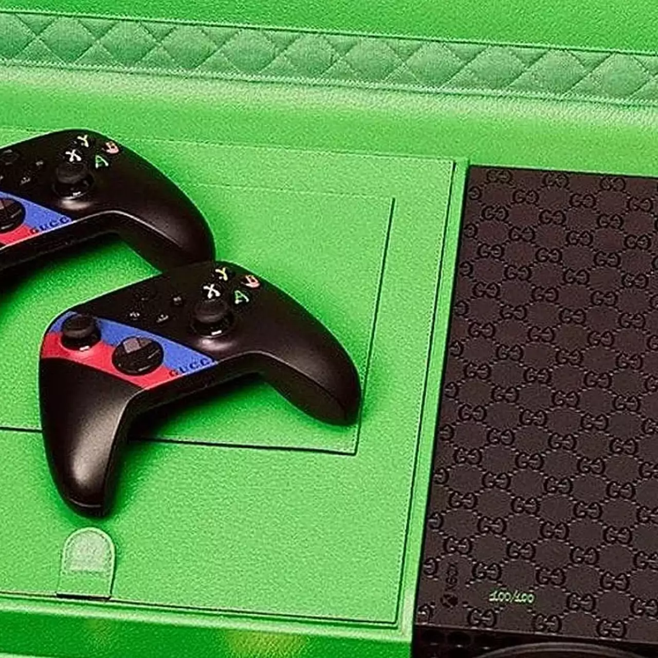 Стала известна стоимость Xbox Series X от Gucci — она вам не понравится Стала известна стоимость Xbox Series X от Gucci — она вам не понравится