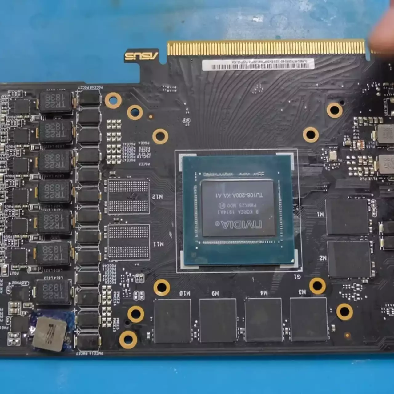 Энтузиаст из России увеличил память видеокарты RTX 2060 раньше, чем это сделала NVIDIA Энтузиаст из России увеличил память видеокарты RTX 2060 раньше, чем это сделала NVIDIA