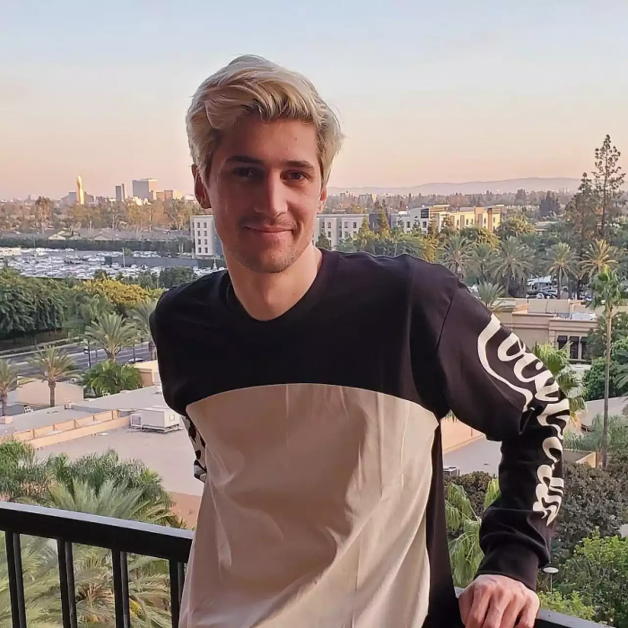 Самый популярный стример рассказал, что Twitch заставляла его пройти «терапию» для снятия блокировки Самый популярный стример рассказал, что Twitch заставляла его пройти «терапию» для снятия блокировки