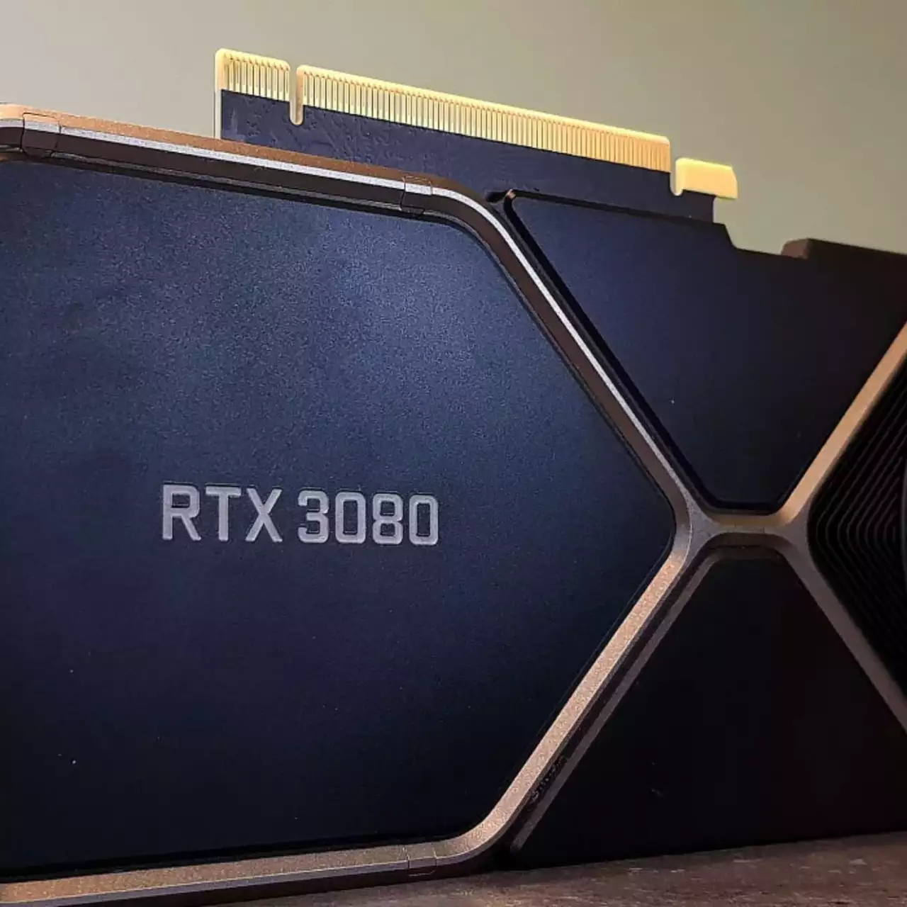 NVIDIA анонсировала ещё одну дорогую видеокарту — RTX 3080 с 12 ГБ памяти и более мощным процессором NVIDIA анонсировала ещё одну дорогую видеокарту — RTX 3080 с 12 ГБ памяти и более мощным процессором
