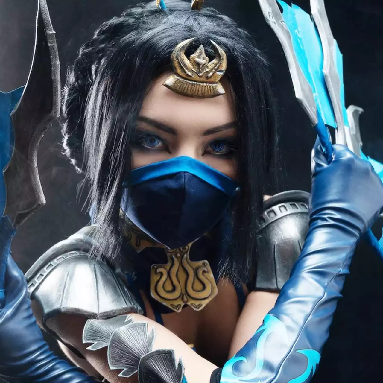 Девушка из Казахстана показала косплей Китаны из Mortal Kombat X