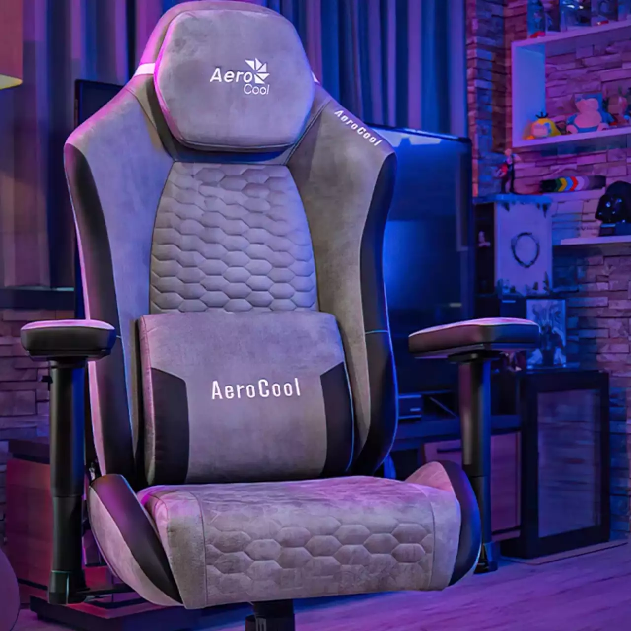 Обзор геймерского кресла AeroCool CROWN AeroSuede. И ваша спина скажет вам спасибо Обзор геймерского кресла AeroCool CROWN AeroSuede. И ваша спина скажет вам спасибо