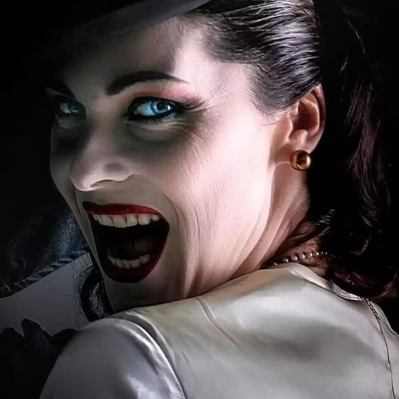 Модель, подарившая внешность леди Димитреску из Resident Evil Village, показала себя полуголой Модель, подарившая внешность леди Димитреску из Resident Evil Village, показала себя полуголой